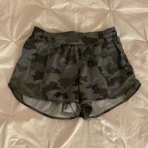 Lululemon Hotty Hot shorts 4’’